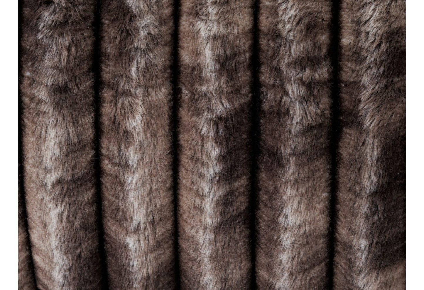 Sofá y loveseat de felpa marrón oscuro